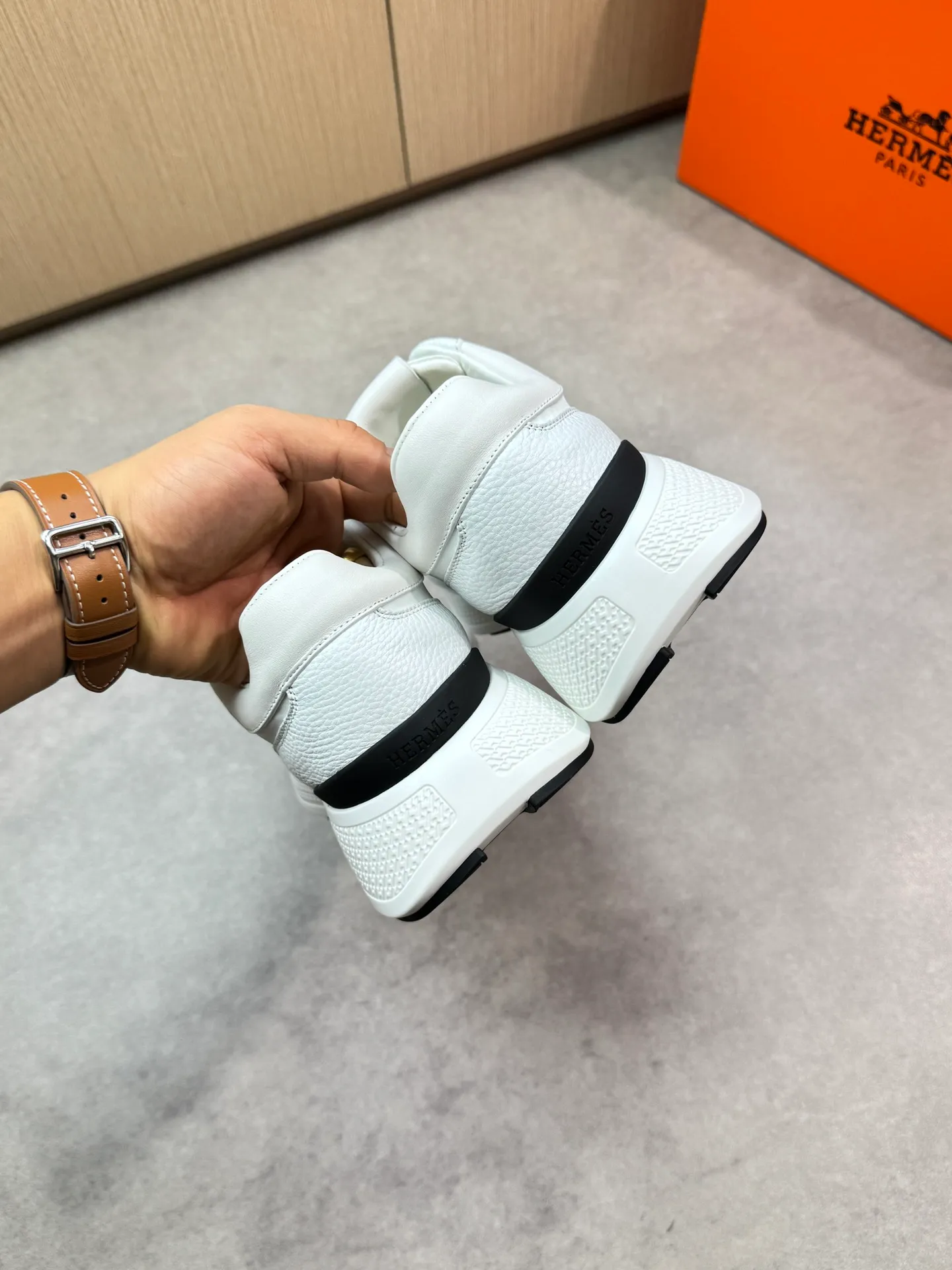 [HERMES] Hermès men's shoes 💰520💰 - high-end quality original items 🔍🔍🔍 casual sports shoes - upper: 🔝 pebbled calfskin, brand high mercerized canvas, body sewn with brand ´H´ totem, tongue brand logo cloth label - lining: water-dyed cowhide -Outsole: Ultra-light T men's shoes 💰U foam·rubber; two-color molded outsole -Ultra-high quality control·Fine workmanship: highlighted (high-end·luxury·grade) -Size: 39-44 (38, 45, can be customized)